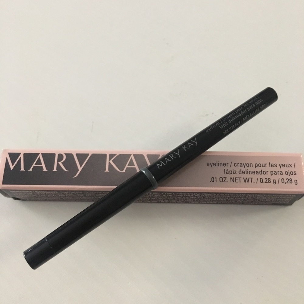 Eyeliner: MK Steely